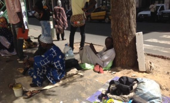 Coup De Gueule : A Dakar, Les Sans-abris En Position Fœtale Par  Ce Temps De Froid 