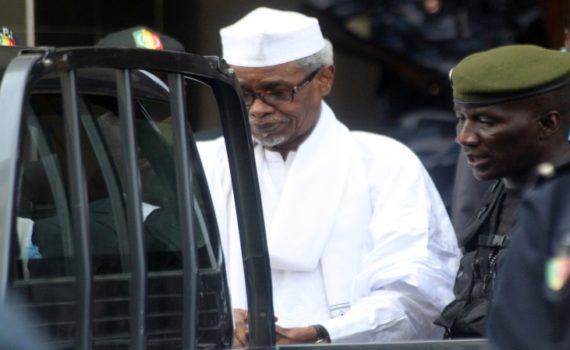 Hissein Habre Toujours Sans Soins De Sa Fracture Au Bras Gauche