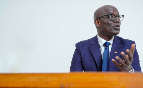 À ThiÈs, Tas DÉtrÔne Idy