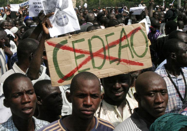 Crise Au Mali, L’orientation Controversee De La Cedeao Soutenue Par La Communaute Internationale Sert-elle L’afrique ?