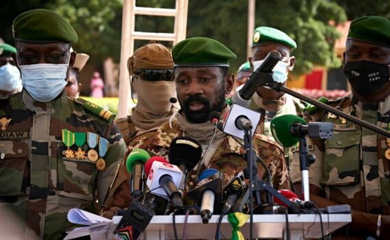 Macron Au Sahel, Retenez-moi Ou Je Pars