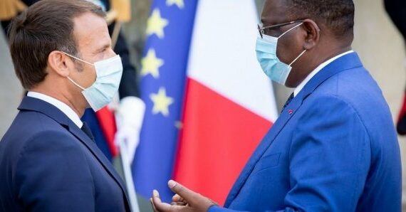 A Rebrousse-poil, La France, Le Grand Satan