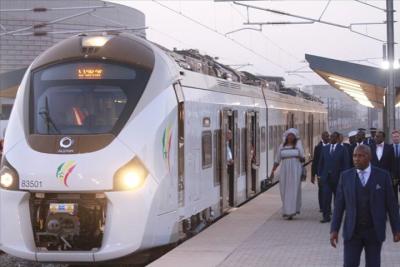 Le Pds À L’Épreuve D’un Train Apr Presque À La Gare