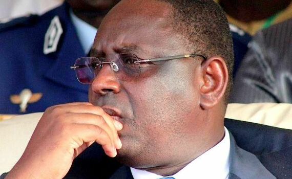 Le PrÉsident, Le ChÉquier Et La Prison