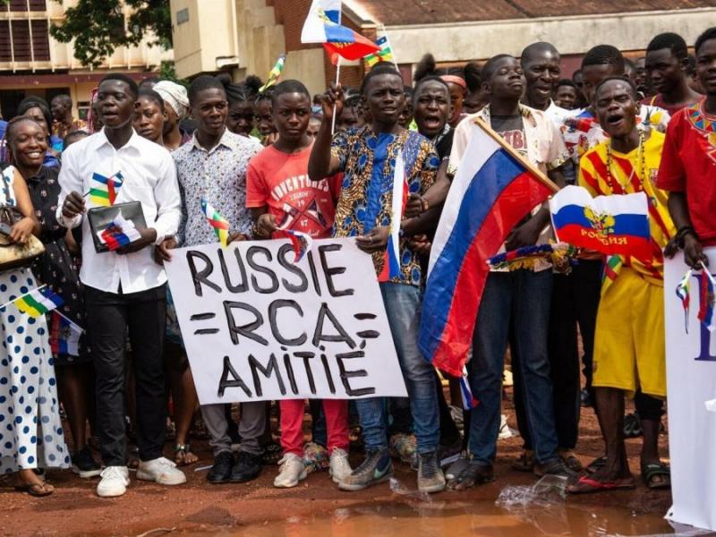 L’ukraine, Les Hommes Forts Et Nous