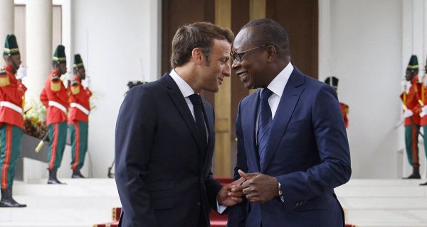 DÉnigrer La Russie Ne Peut Redorer Le Blason De La France En Afrique