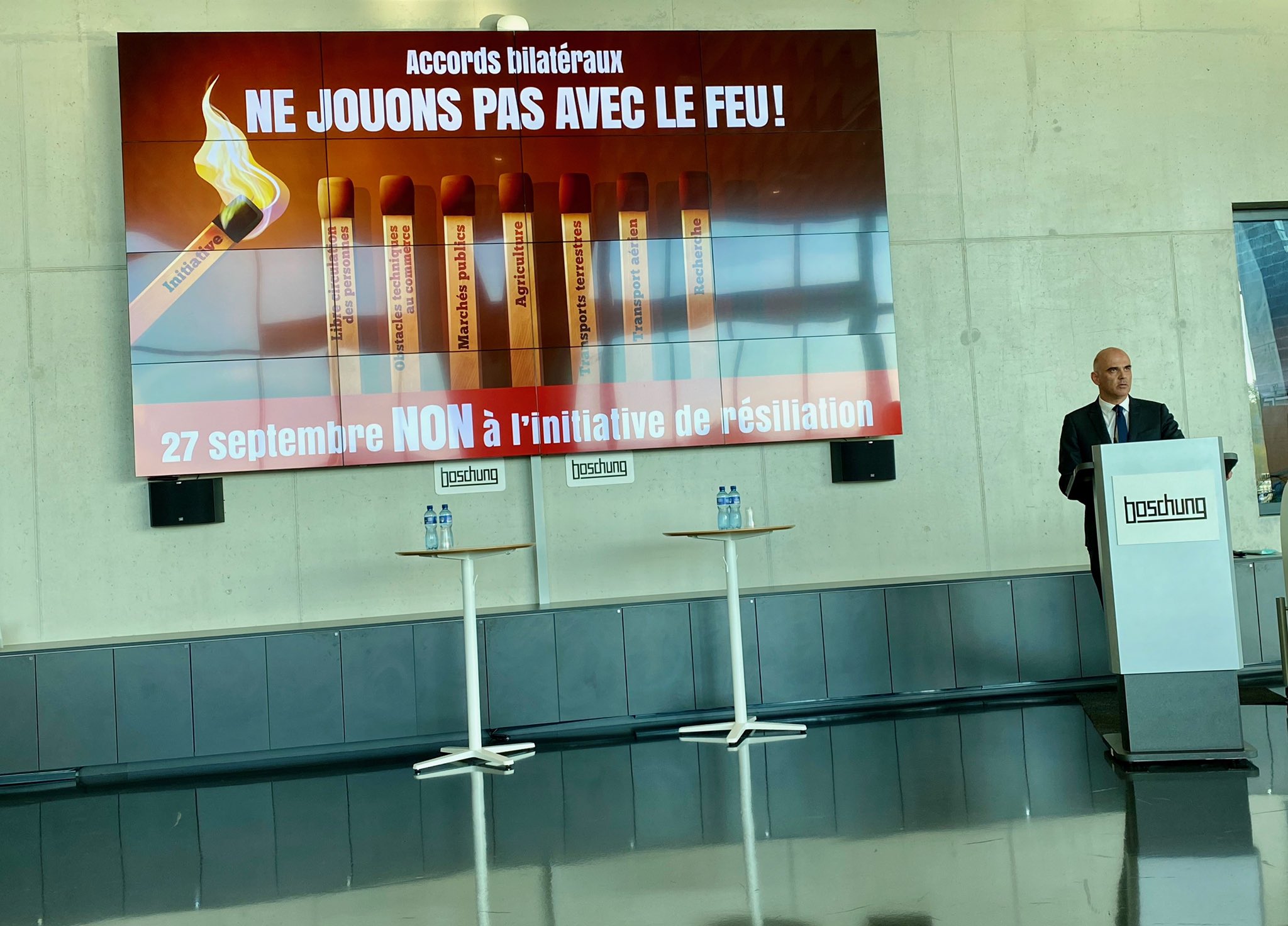 Ne Jouons Pas Avec Le Feu