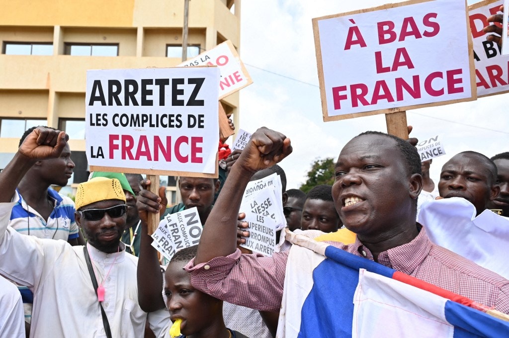 Apres Le Mali, Le Burkina : Avis De Tempete Pour La France Au Sahel